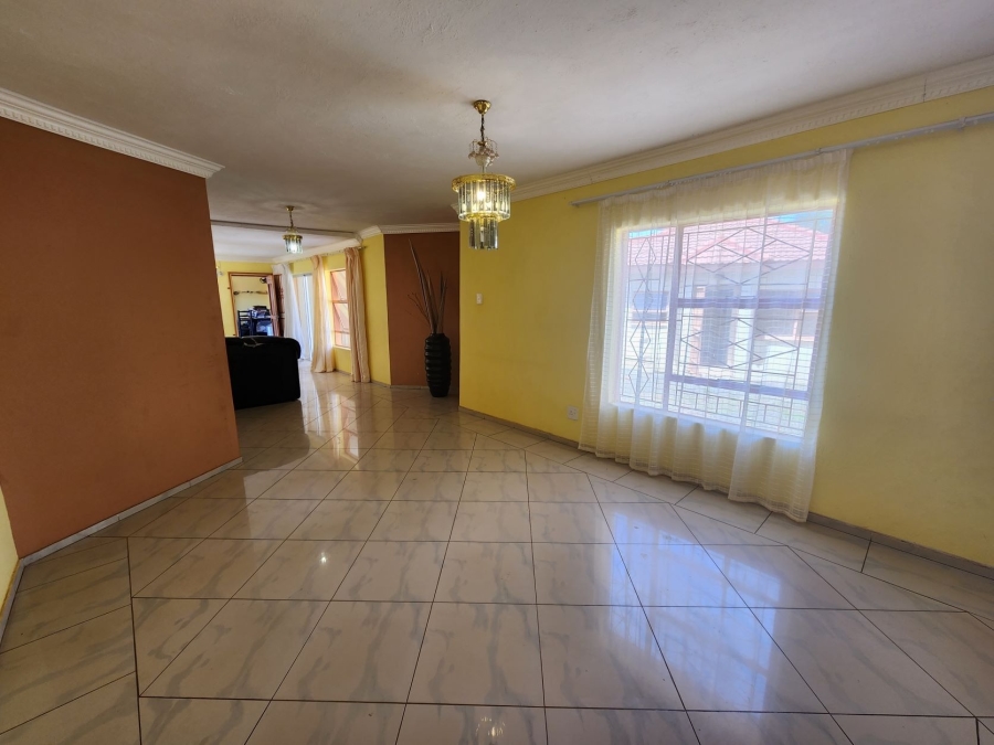 6 Bedroom Property for Sale in Flora Park Northern Cape